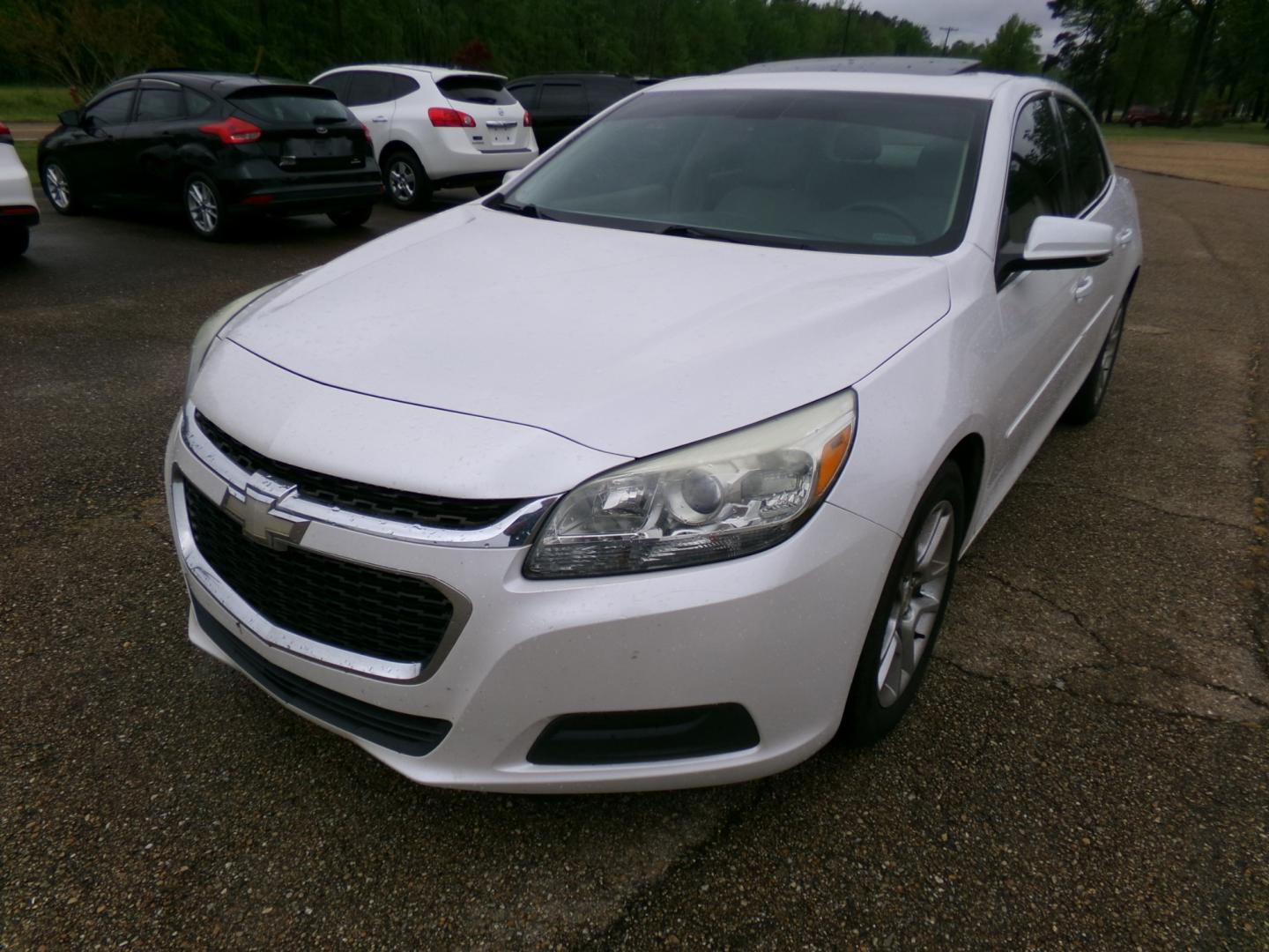 2015 White /Tan Chevrolet Malibu 1LT (1G11C5SL1FF) with an 2.5L L4 DOHC 16V engine, 6-Speed Automatic transmission, located at 401 First NE, Bearden, AR, 71720, (870) 687-3414, 33.726528, -92.611519 - Photo#0